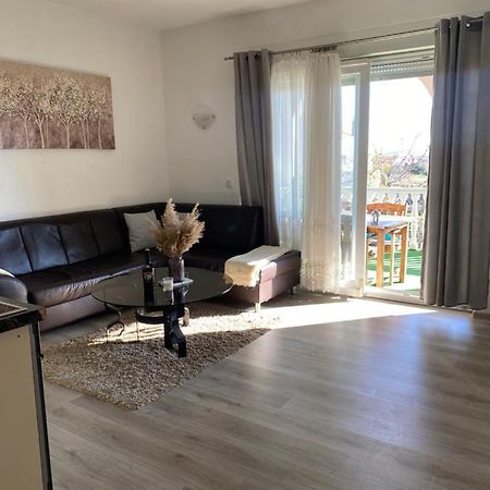 Three Bedroom Apartment Between Trogir And Split Kaštela Zewnętrze zdjęcie