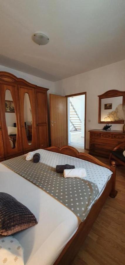Three Bedroom Apartment Between Trogir And Split Kaštela Zewnętrze zdjęcie