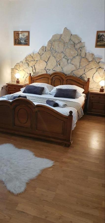 Three Bedroom Apartment Between Trogir And Split Kaštela Zewnętrze zdjęcie