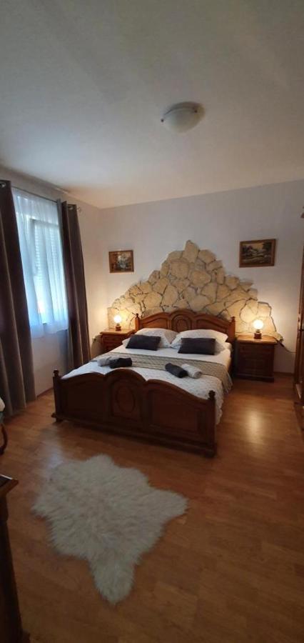 Three Bedroom Apartment Between Trogir And Split Kaštela Zewnętrze zdjęcie