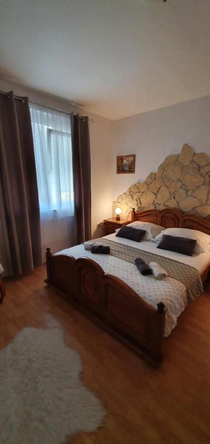 Three Bedroom Apartment Between Trogir And Split Kaštela Zewnętrze zdjęcie