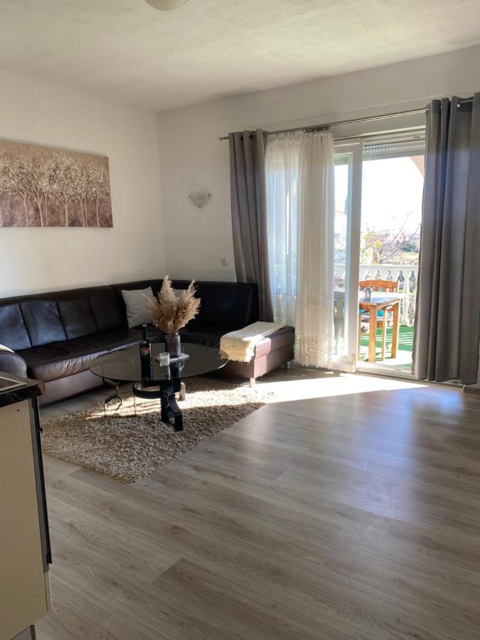 Three Bedroom Apartment Between Trogir And Split Kaštela Zewnętrze zdjęcie