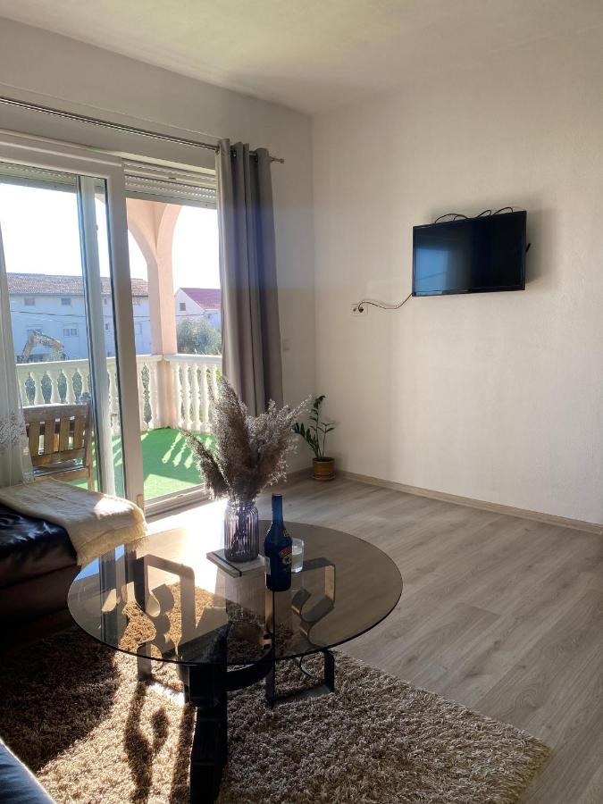 Three Bedroom Apartment Between Trogir And Split Kaštela Zewnętrze zdjęcie