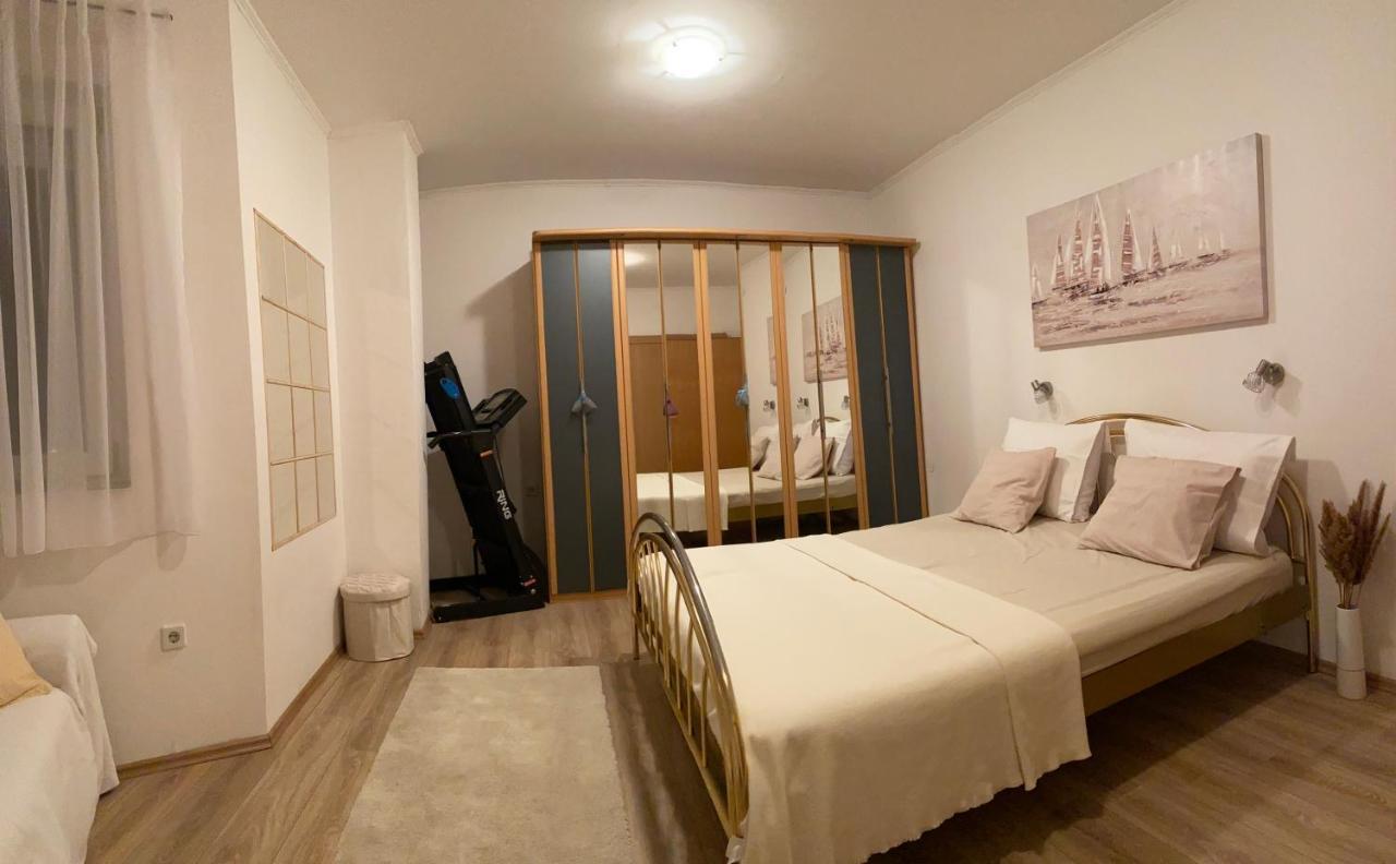 Three Bedroom Apartment Between Trogir And Split Kaštela Zewnętrze zdjęcie
