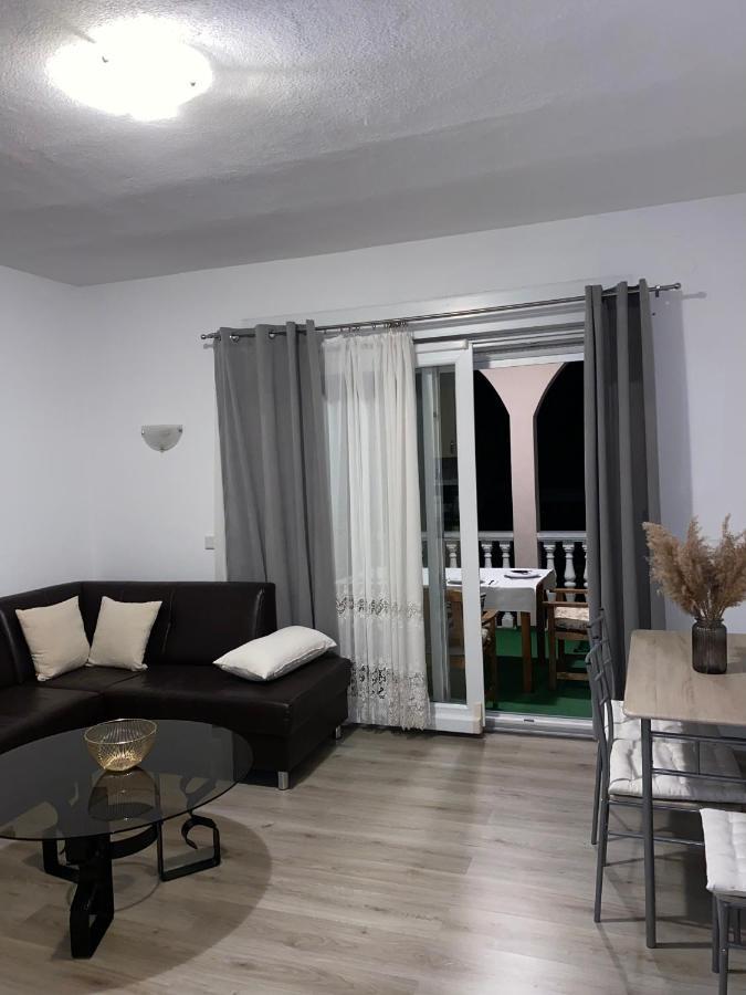 Three Bedroom Apartment Between Trogir And Split Kaštela Zewnętrze zdjęcie
